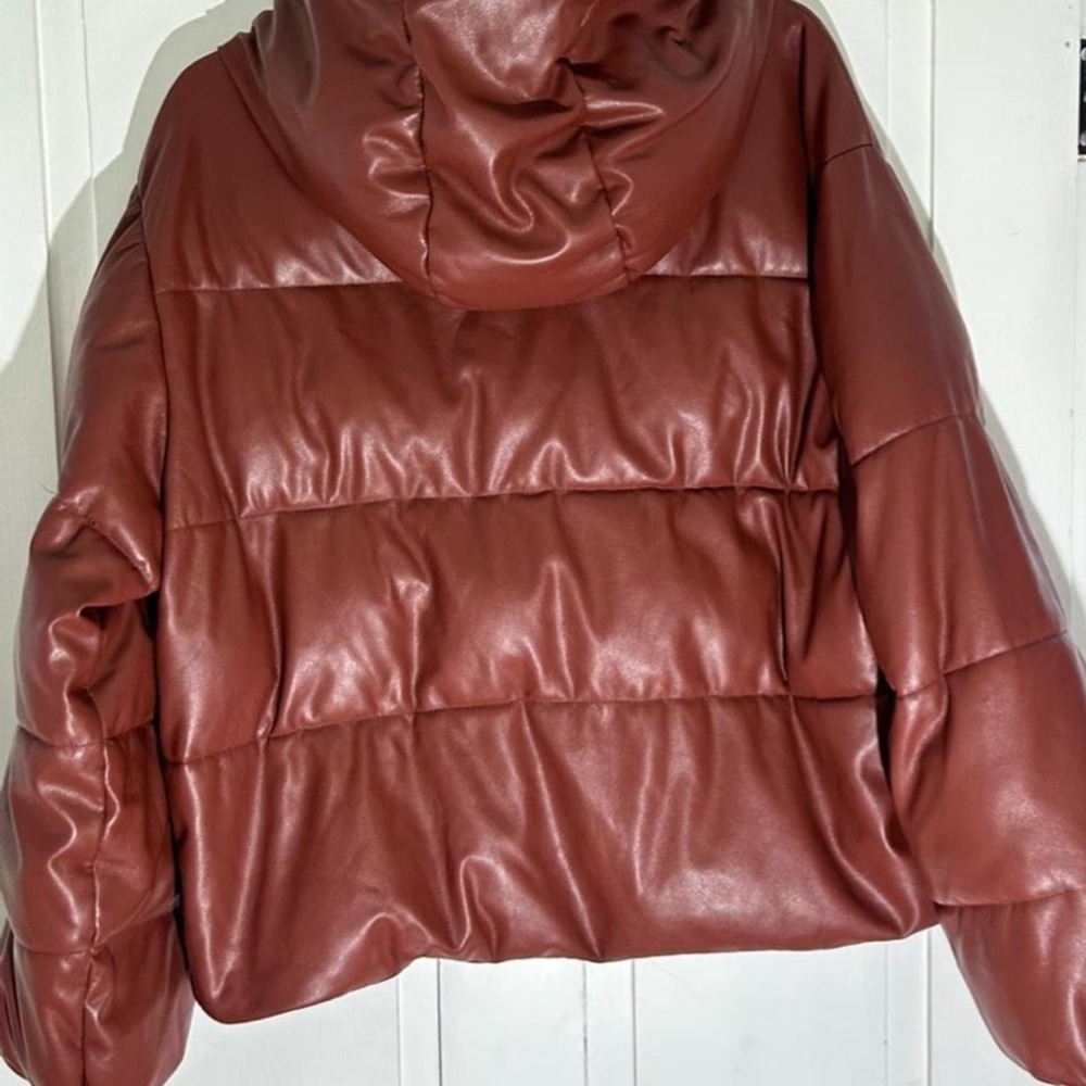 Womans Oof Wear Puffer Jacket.‎ Size 46. Brown
